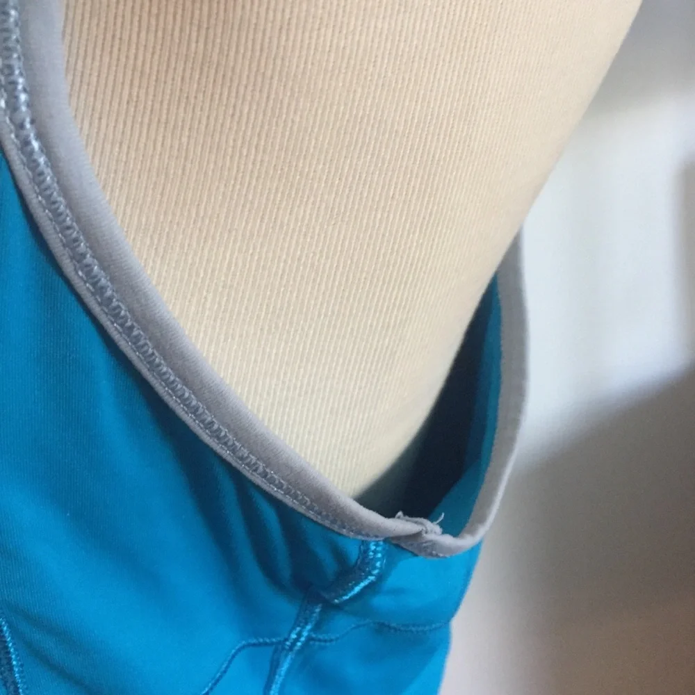 ALO Yoga Blue Tank Top. Size: L
